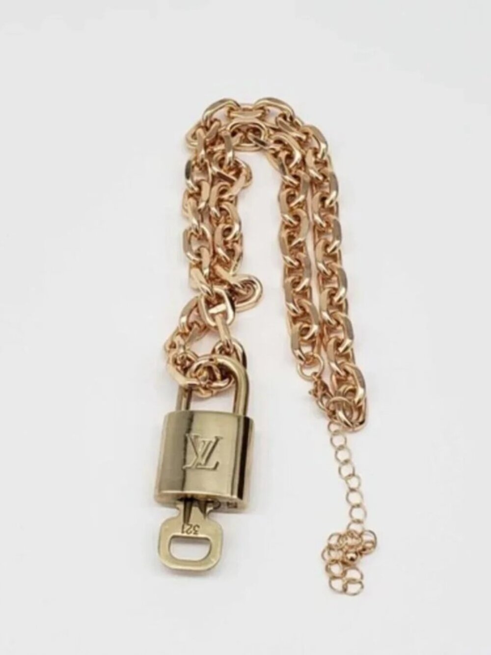 Gold-Plated Necklace with Authentic Louis Vuitton Padlock - Picture 5 of 8